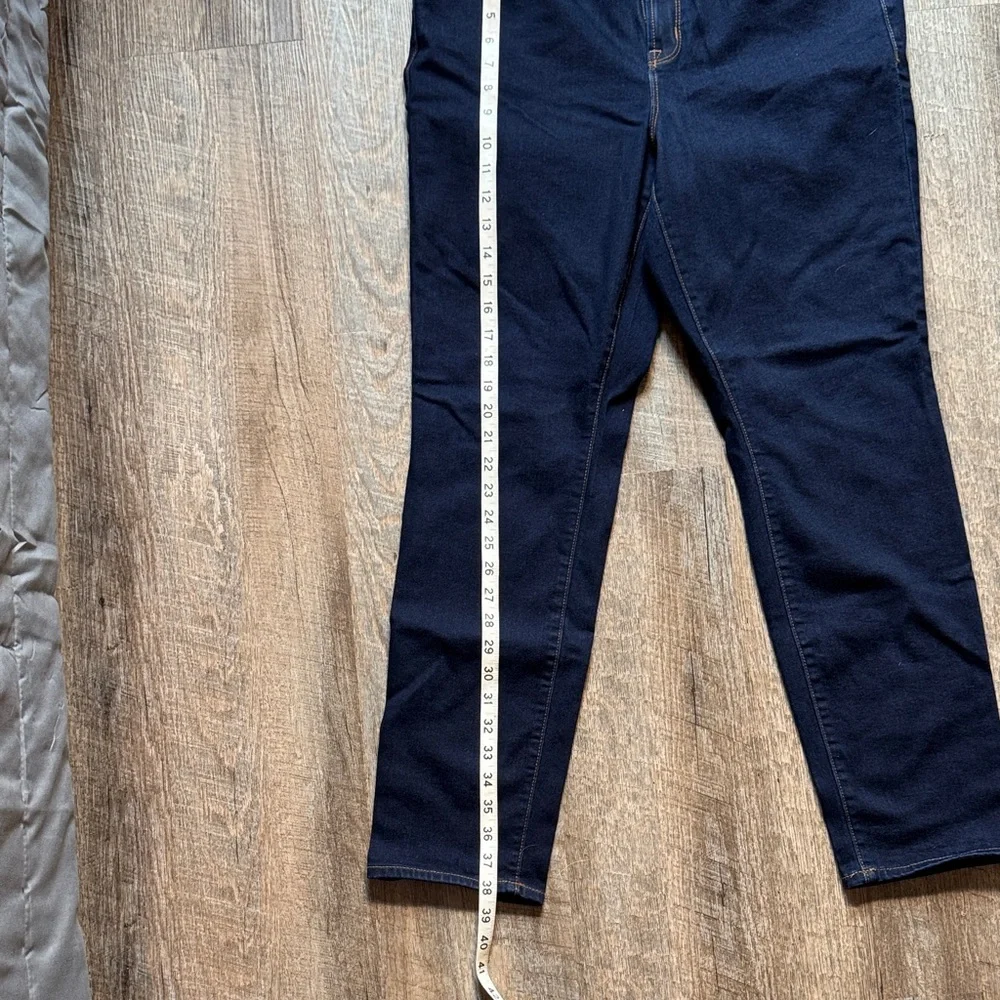 Old Navy Women's Dark Navy Straight-Leg Jeans - Picture 5 of 8